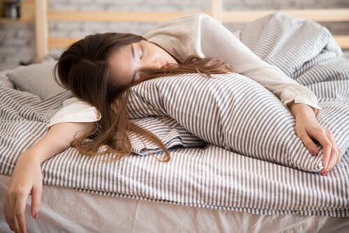 النوم لأكثر من 10 ساعات في اليوم يعني أن لديكِ مشكلة صحية!!