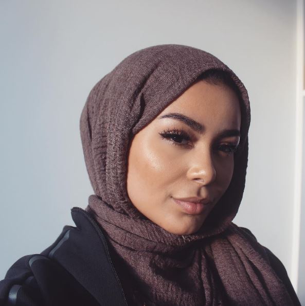 الحجاب تاج المرأة: كيف اختار شكل الحجاب المناسب لوجهي