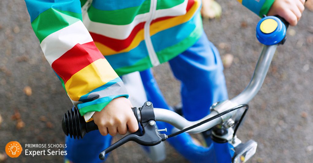 كيف أعد طفلي لركوب الدراجة ، وما هو السن المناسب لذلك؟