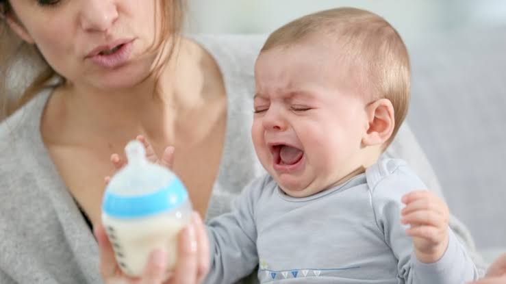 طريقة تعويد الطفل على الرضاعة الصناعية
