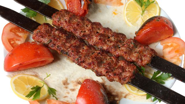 حضري من مطبخك وصفة الكباب الحلبي اللذيذ بطريقته الاصلية.