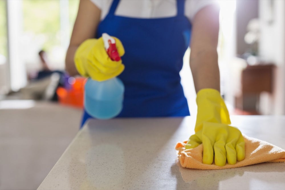 7 أماكن تنسين تنظيفها باستمرار في منزلكِ! فما هي؟! 