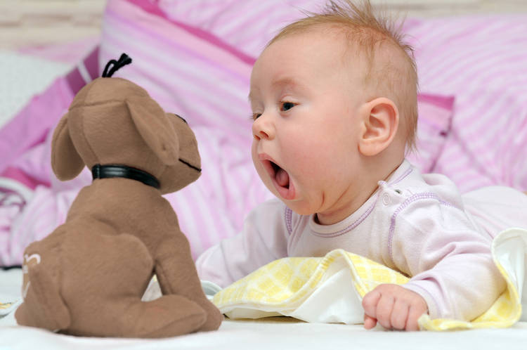 7 خطوات تساعد طفلك الرضيع على الكلام والتحدث مبكرا 