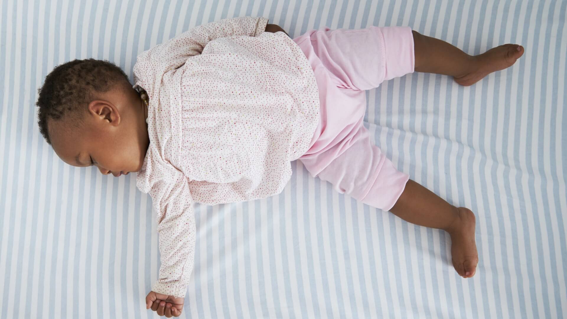 لماذا يصنع طفلي الفقاعات أثناء نومه؟               
