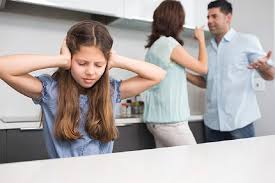 الآثار السلبية للطلاق على الأطفال ومخاطر إنفصال الآباء 