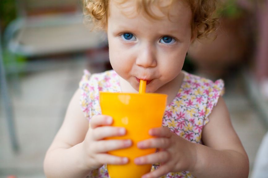 عصائر الفاكهة الطبيعية: هل تعزز الجهاز المناعي للأطفال؟