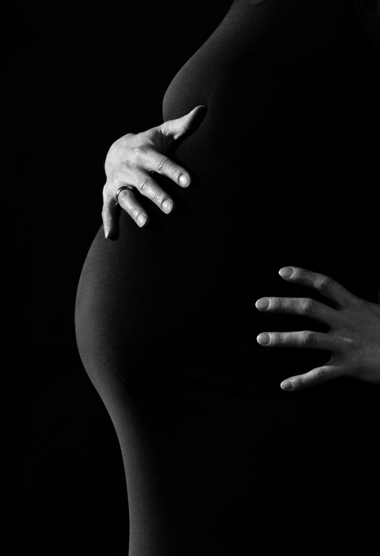 هل تعانين من التبول بكثرة أثناء الحمل؟! 👇😅
