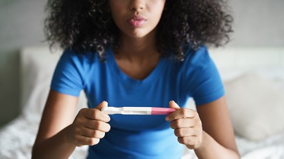 ما الذي يسبب انقطاع التبويض وتأخر الحمل؟ 