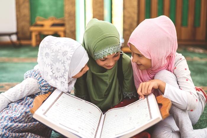 تحفيظ القرآن بسهولة: كيف تجعلي الدروس ممتعة للأطفال؟