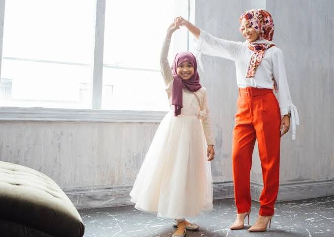 احتفالية لا تنسى: نصائح وأفكار لتحضير حفلة حجاب مميزة لابنتكِ