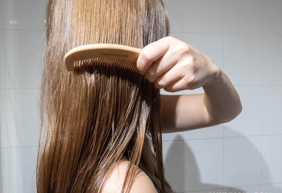 5 نصائح لفك تشابك خصلات شعرك الطويلة الجميلة !              