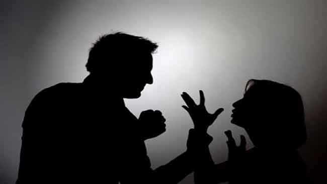 زوجان غاضبان..إذا علاقة متوترة تتعرض للدمار
