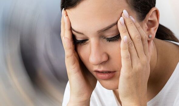 أعراض نقص فيتامين ب12: إشارات تخبركِ أن جسدكِ يحتاج المساعدة