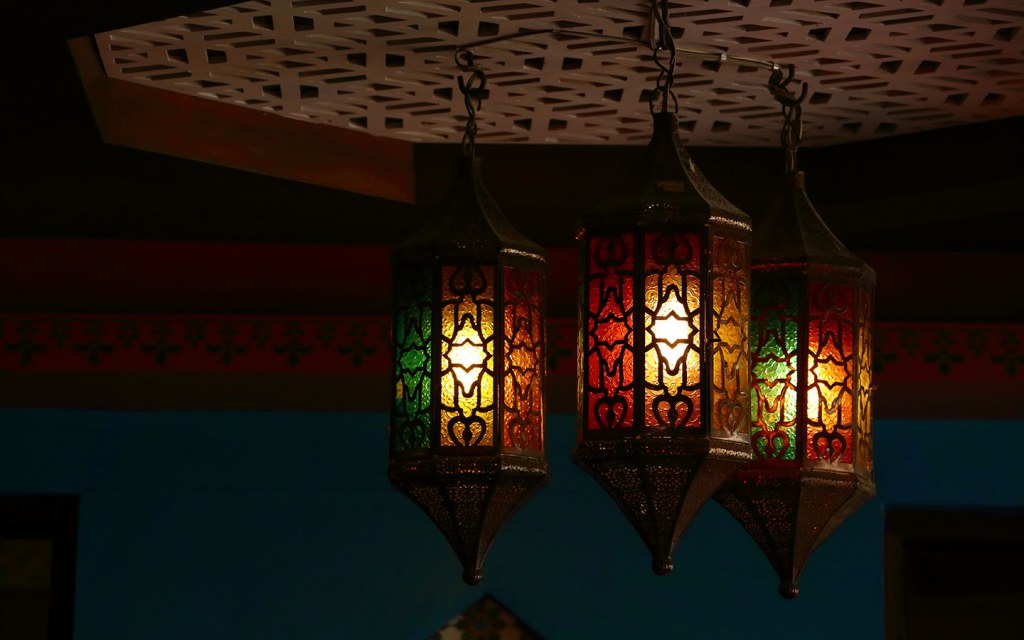 رمضان زاهيًا ملونًا في هذه البلد ! فكيف حاله في بلادك ؟!    