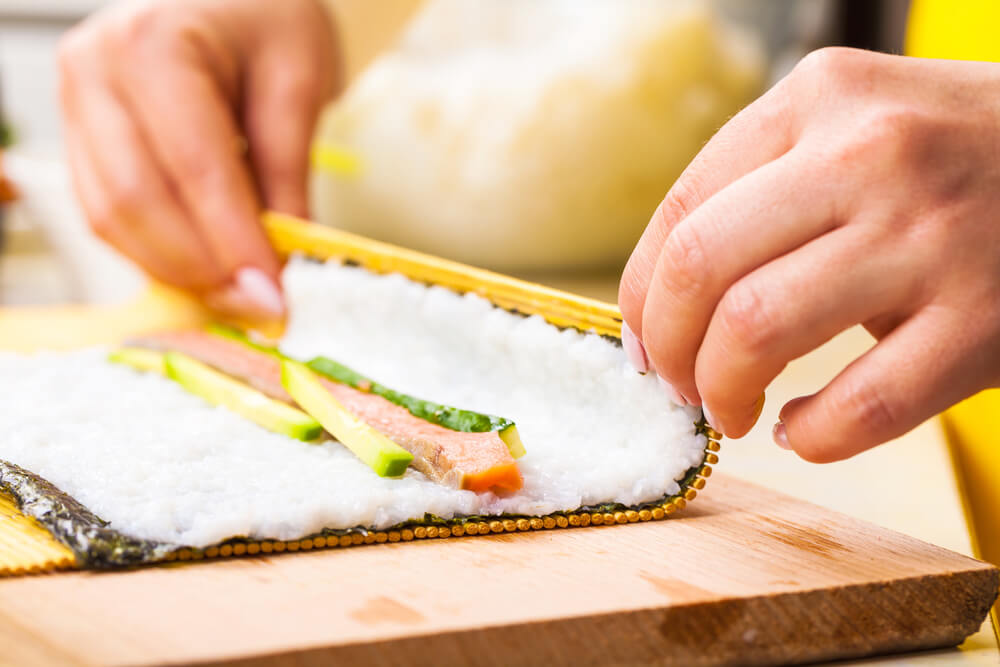 المطبخ الياباني في منزلك: إليكِ أسرار تحضير السوشي الشهي