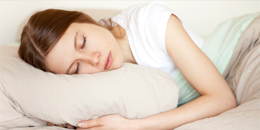 ساعات النوم الآمنة على الجنين التي ينبغي ألا تتعداها الأم الحامل