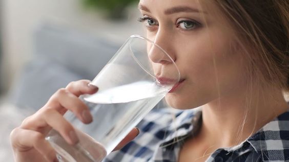 متى تظهر نتائج شرب الماء على البشرة