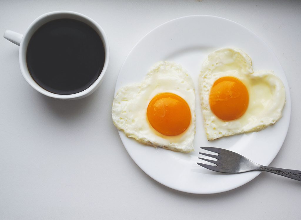 تناول البيض مع القهوة في الصباح يعزز فقدان الوزن! 