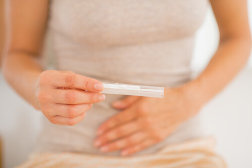 أعراض الحمل الكاذب متشابهة جدًا مع الحمل الحقيقي.. وإليكِ الحل!