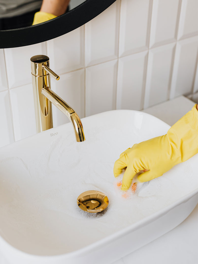 5 أماكن في منزلك مليئة بالجراثيم! إليكِ كيفية تنظيفها 