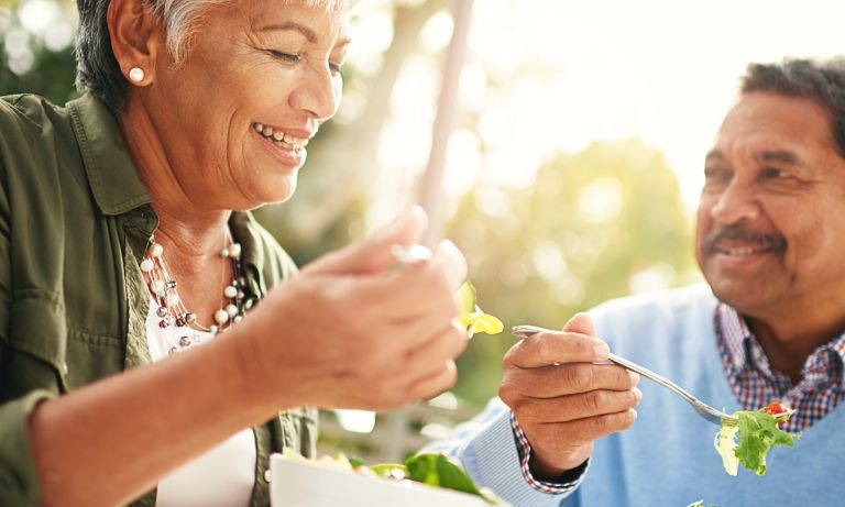 العناصر الغذائية الضرورية للمراحل العمرية المتقدمة في السن 