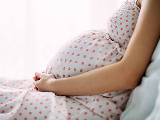 ما هي التغيرات الجسدية التي تحدث في الشهر السابع من الحمل 