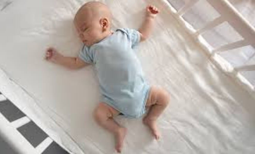 هل تحلمين بتنظيم نوم طفلك الرضيع؟ إليك بعض النصائح المفيدة!