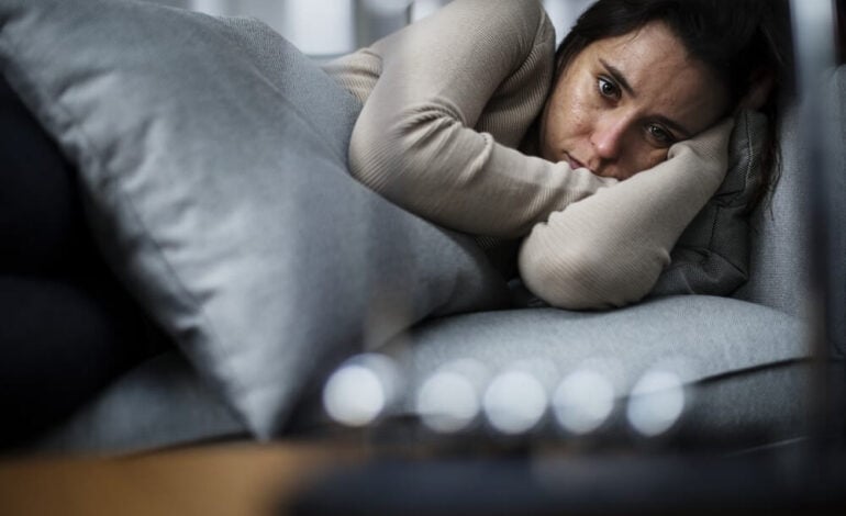 حزن عابر أم اكتئاب خفي؟ لا تتجاهلي هذه العلامات