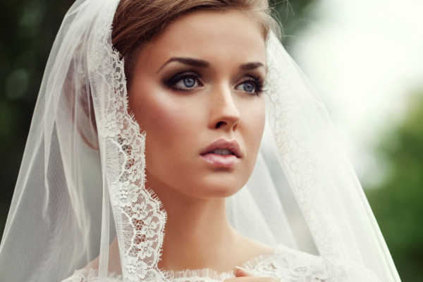 اختيار طرحة عروس مثالية: دليلك للأناقة والتألق في يوم زفافك
