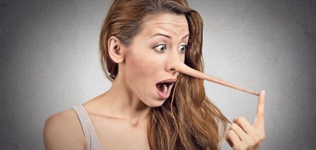 حركات وعلامات جسدية بسيطة تكشف لك كذب من يحادثك   